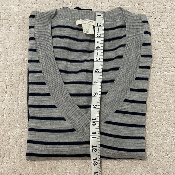 Club Monaco 100% wool Gray and Navy Striped V-neck Colorblock Sweater sz Small - Picture 8 of 9